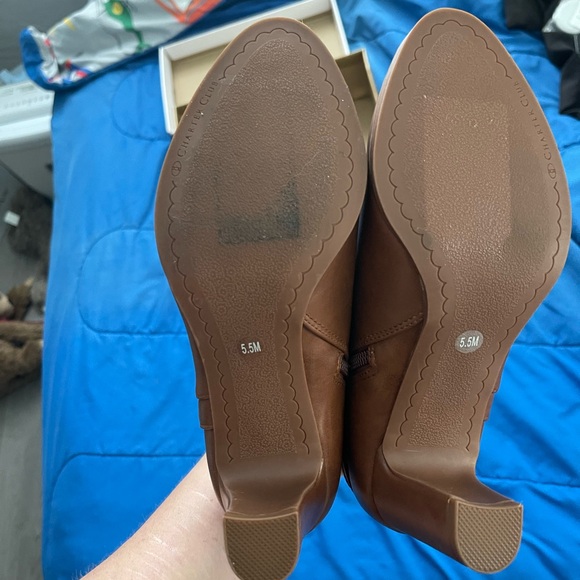 NIB Charter Club Tan Ankle Boots with Gold Buckle - Picture 6 of 7